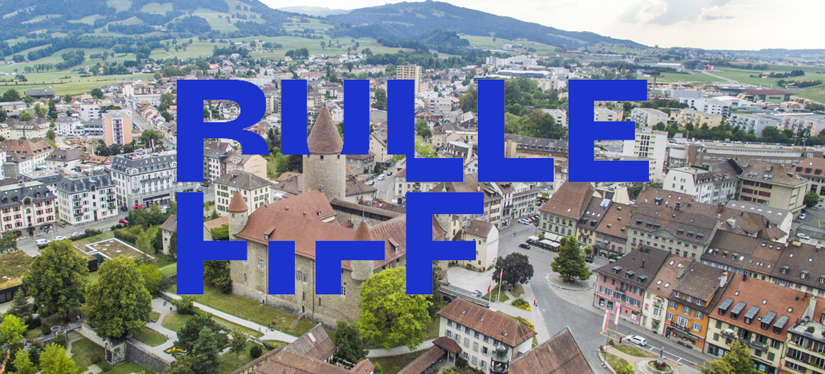 Vue aérienne de la ville de Bulle avec le Logo Bulle de FIFF aux couleurs du FIFF 2024